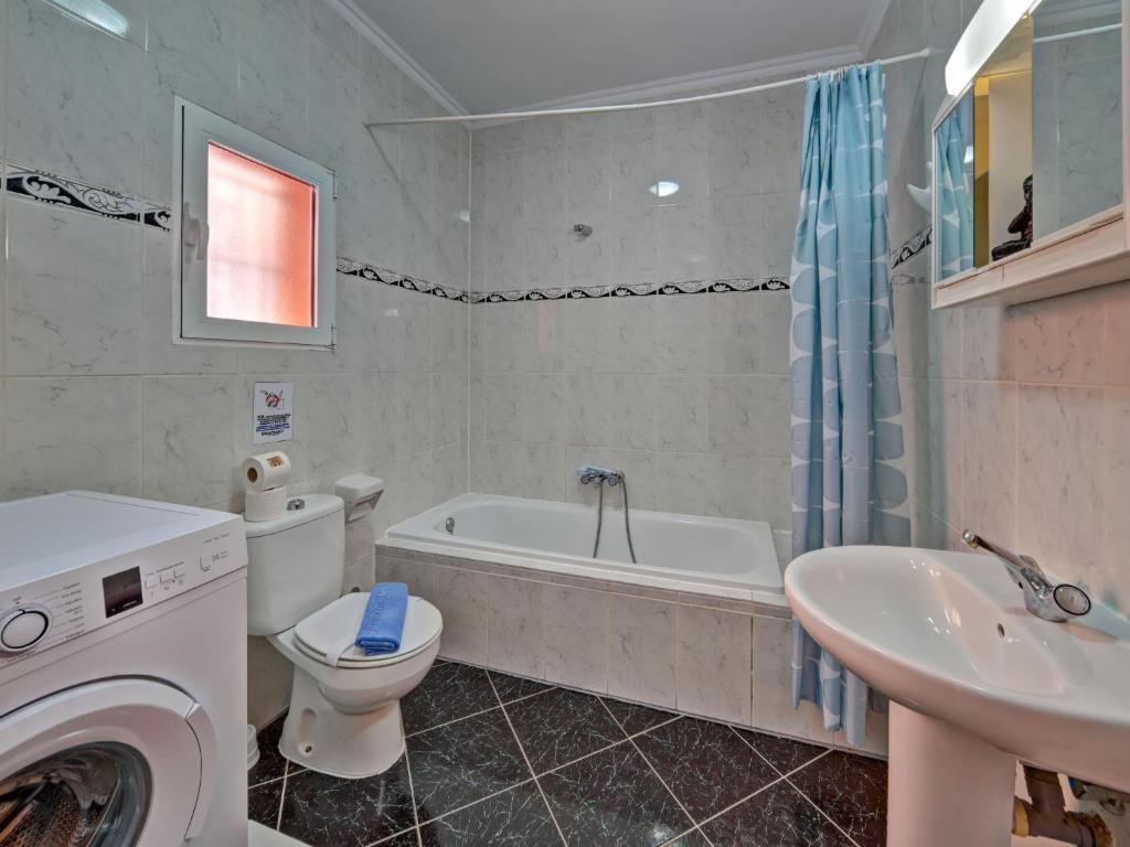 Koupelna v ubytování Apartment Canuta Baja-1 by Interhome
