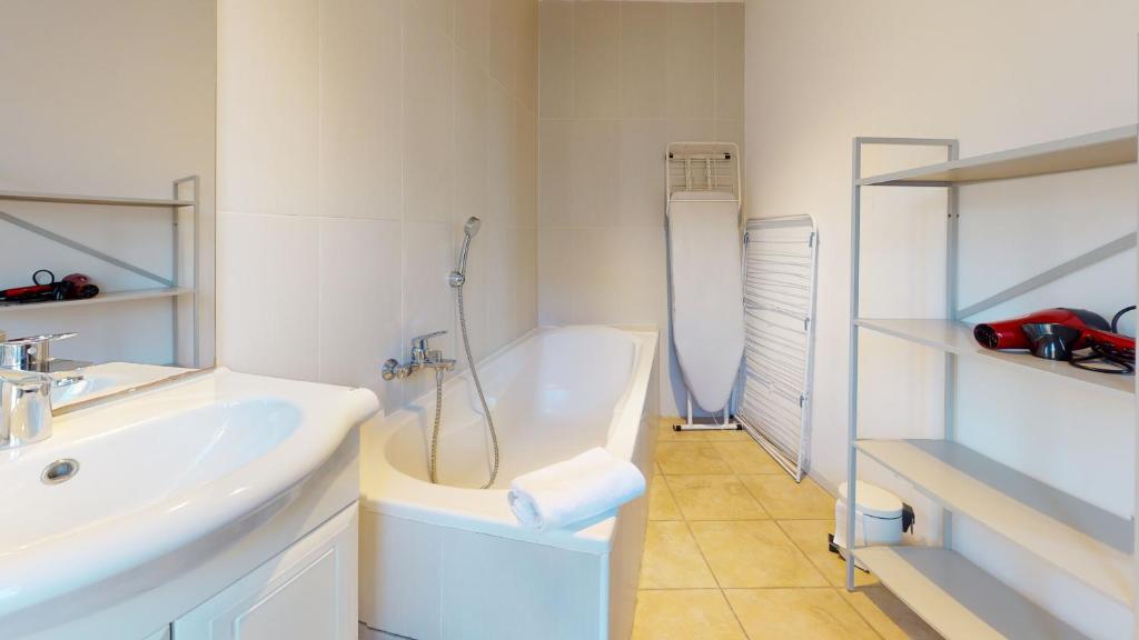 Gîte des Bains PARKING HYPERCENTRE 6-8personnes – photo 31