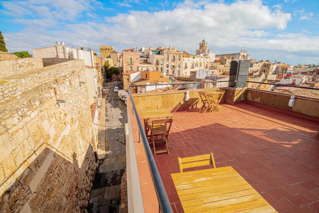 Planta baja en la muralla romana junto a la Catedral ...