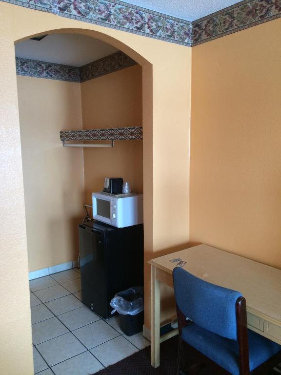 Hutchinson Inn photo