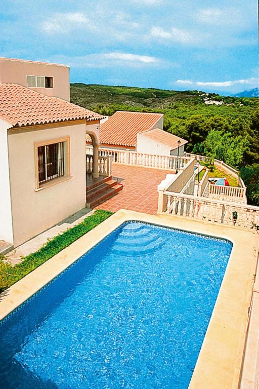 The swimming pool at or close to Holiday Home Laurel by Interhome