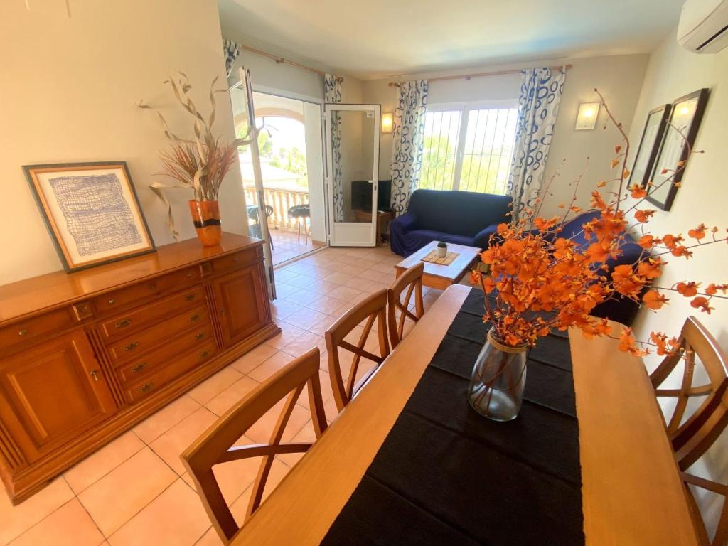 A seating area at Holiday Home Laurel by Interhome