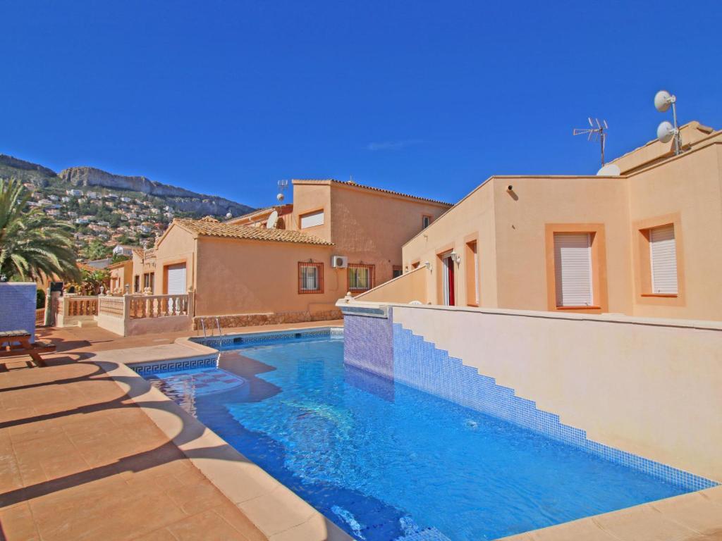 Bazén v ubytovaní Apartment Canuta Baja-7 by Interhome alebo v jeho blízkosti