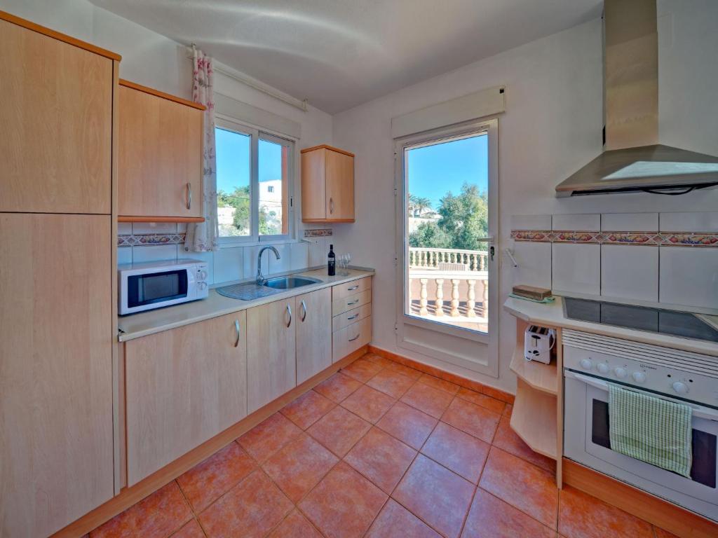 Kuchyňa alebo kuchynka v ubytovaní Apartment Canuta Baja-7 by Interhome