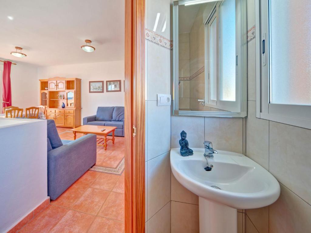 Kúpeľňa v ubytovaní Apartment Canuta Baja-7 by Interhome