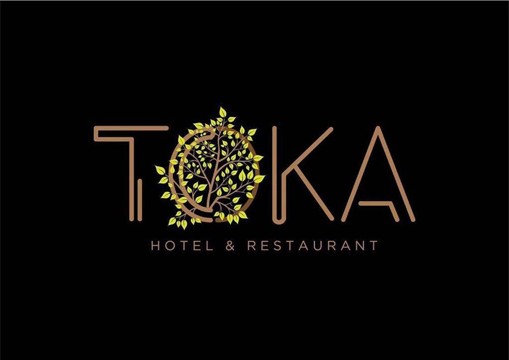 logotipo de hotel y restaurante con árbol en Toka Hotel Restaurant, en Pogradec