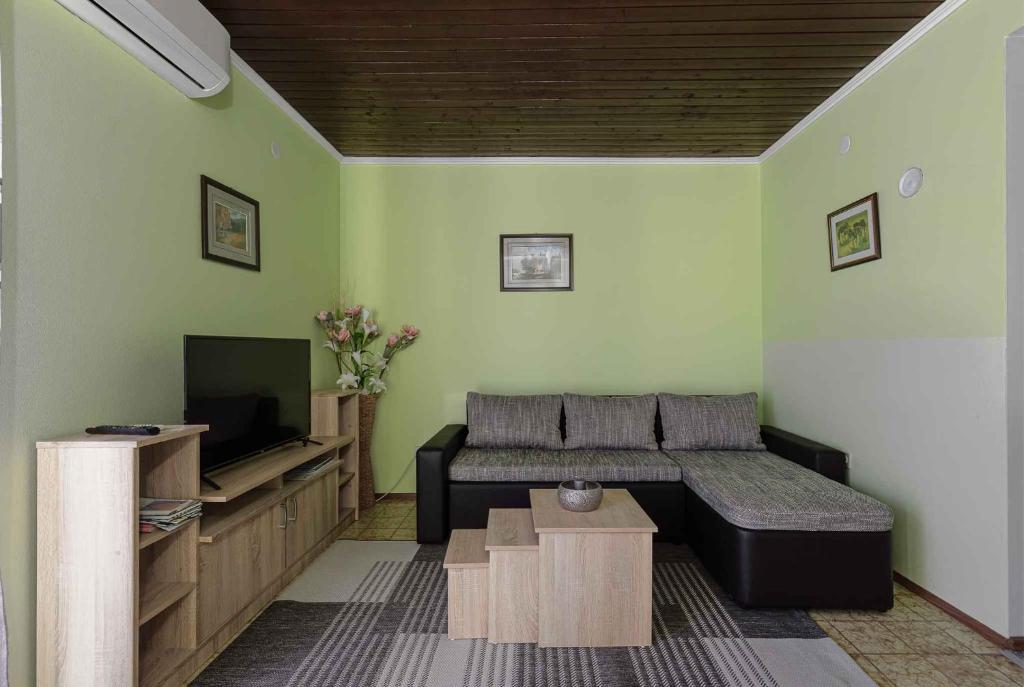 Fotografia z galérie ubytovania Apartment in Kastelir-Labinci - Istrien 42990 v destinácii Labinci