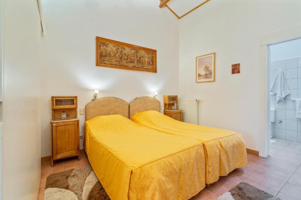 Postel nebo postele na pokoji v ubytování Elckerlyck Inn Hotel