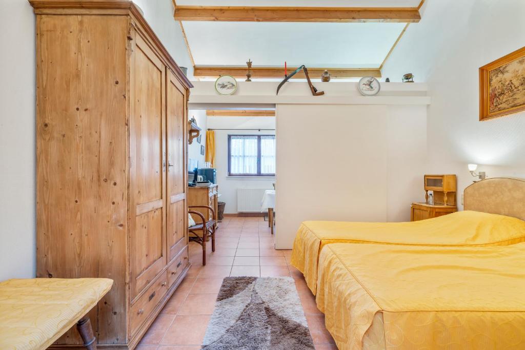 Postel nebo postele na pokoji v ubytování Elckerlyck Inn Hotel