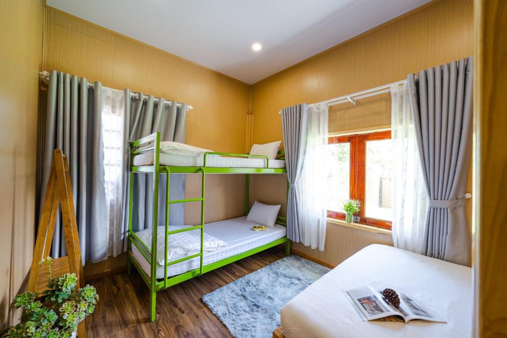 Giường trong phòng chung tại Lam Vien Garden Villa - Homestay Da Lat