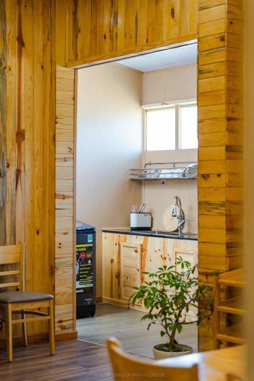 Nhà bếp/bếp nhỏ tại Lam Vien Garden Villa - Homestay Da Lat