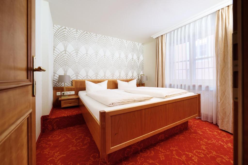 Postel nebo postele na pokoji v ubytování Hotel Mohren