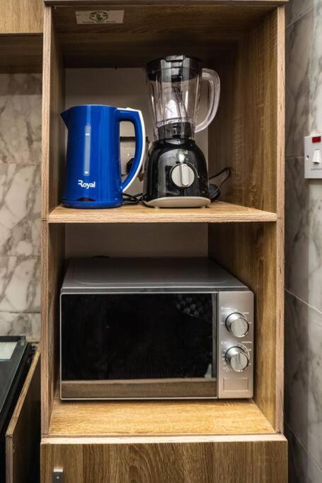 Kuchyň nebo kuchyňský kout v ubytování Awesome 1-Bed-Apt With 24hrs Power & Fast WiFi