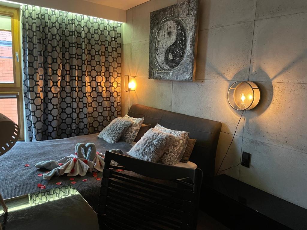 Posteľ alebo postele v izbe v ubytovaní MagSpace River View Jacuzzi Apartment