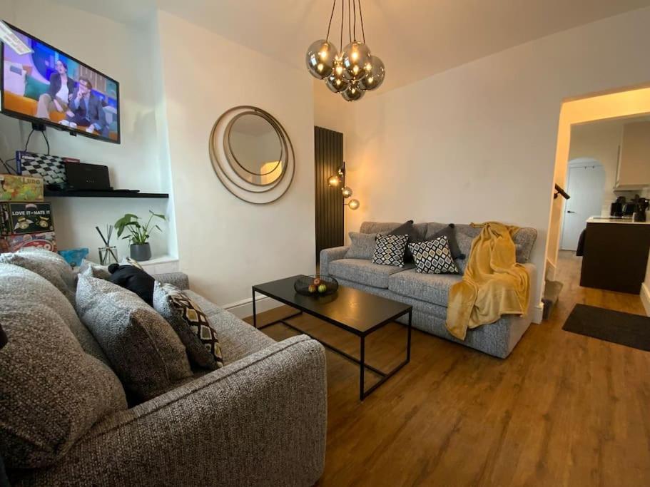a living room with a couch and a table at Centrally located to the city of Lincoln (Egon) in Lincolnshire