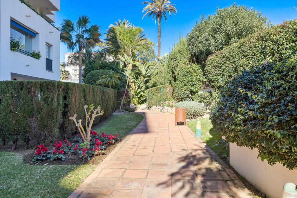 A garden outside Estudio en medina garden