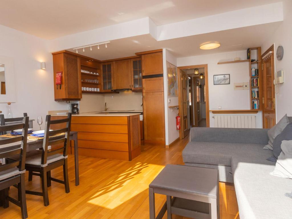 Kuchyňa alebo kuchynka v ubytovaní Apartment Port Vilanova by Interhome