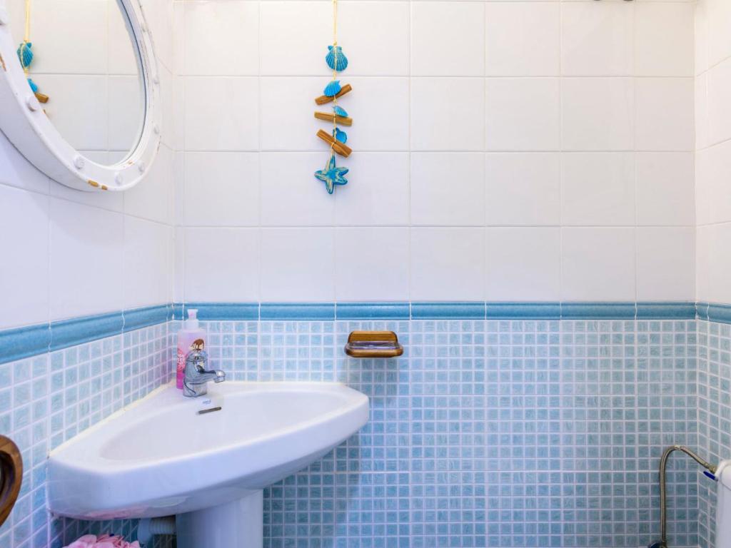 A bathroom at Holiday Home Brisa Mar by Interhome