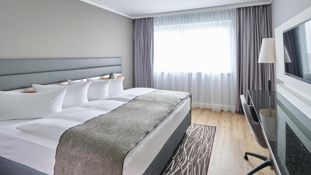 Parken Flughafen Berlin Schönefeld Holiday Inn www.booking.com