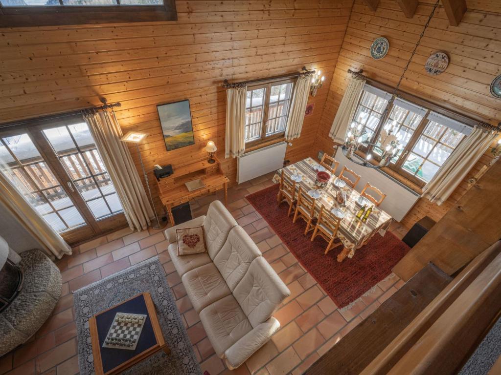 Posezení v ubytování Chalet Le Sorbier by Interhome