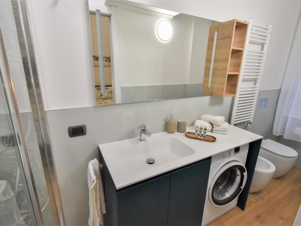 A bathroom at Apartment NoLo Flat by Interhome