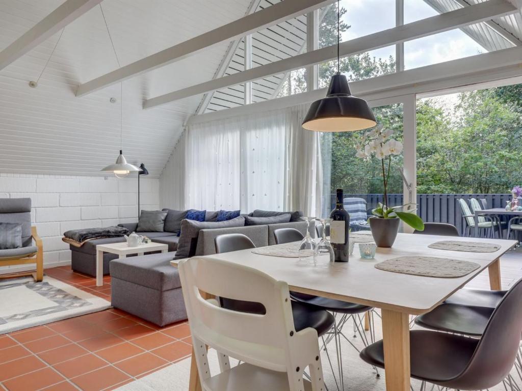 Posezení v ubytování Holiday Home Lillesol - 400m from the sea by Interhome