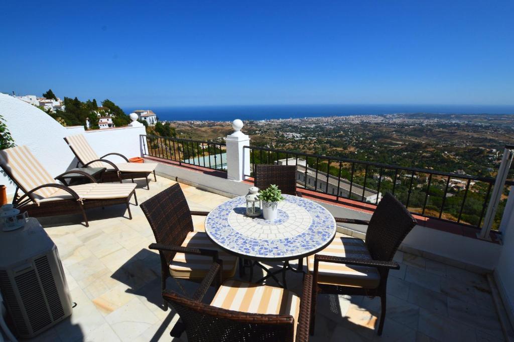 Balkón nebo terasa v ubytování Mirador De Mijas Penthouse Apt Blq 2