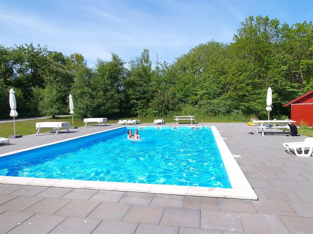 Bazén v ubytování Holiday Home Gunder - 125m from the sea by Interhome nebo v jeho okolí