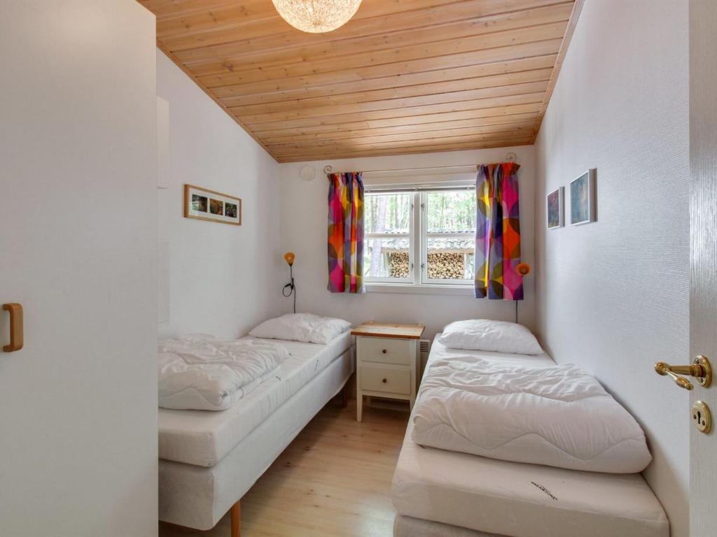 Postel nebo postele na pokoji v ubytování Holiday Home Signe - 800m from the sea by Interhome