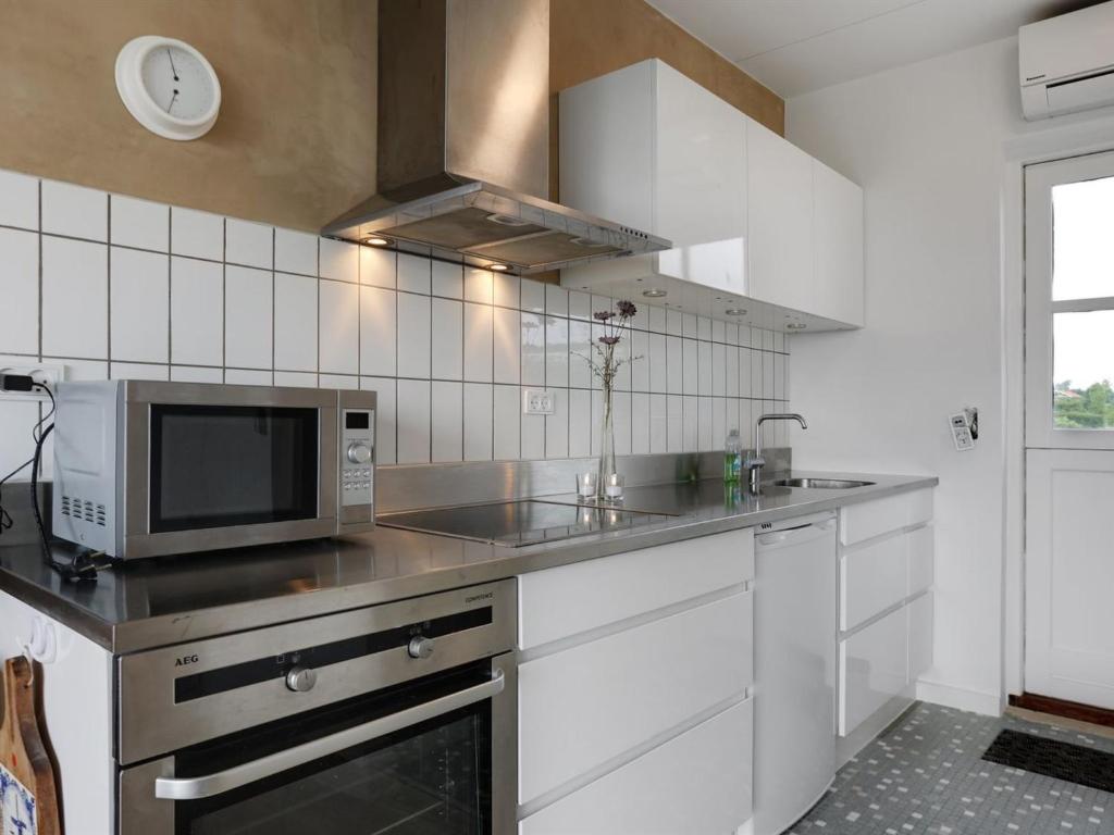 Kuchyň nebo kuchyňský kout v ubytování Apartment Roger - 400m from the sea by Interhome
