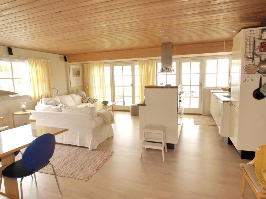 Postel nebo postele na pokoji v ubytování Holiday Home Iikka - 300m from the sea by Interhome