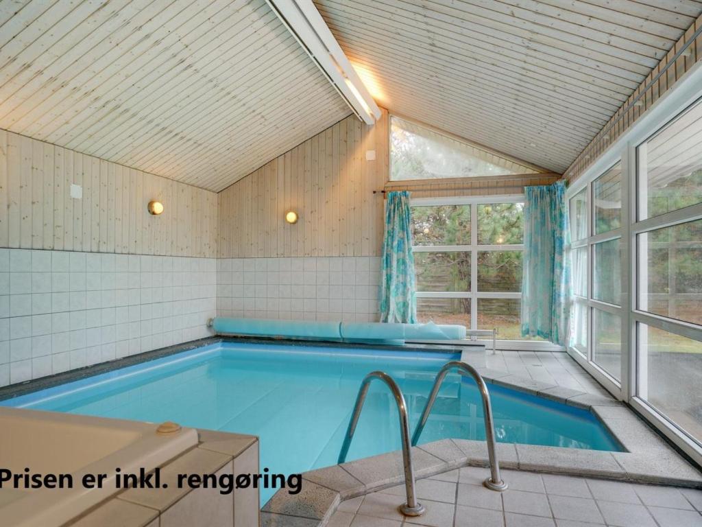 Bazén v ubytování Holiday Home Gerd - 300m from the sea in Lolland- Falster and Mon by Interhome nebo v jeho okolí