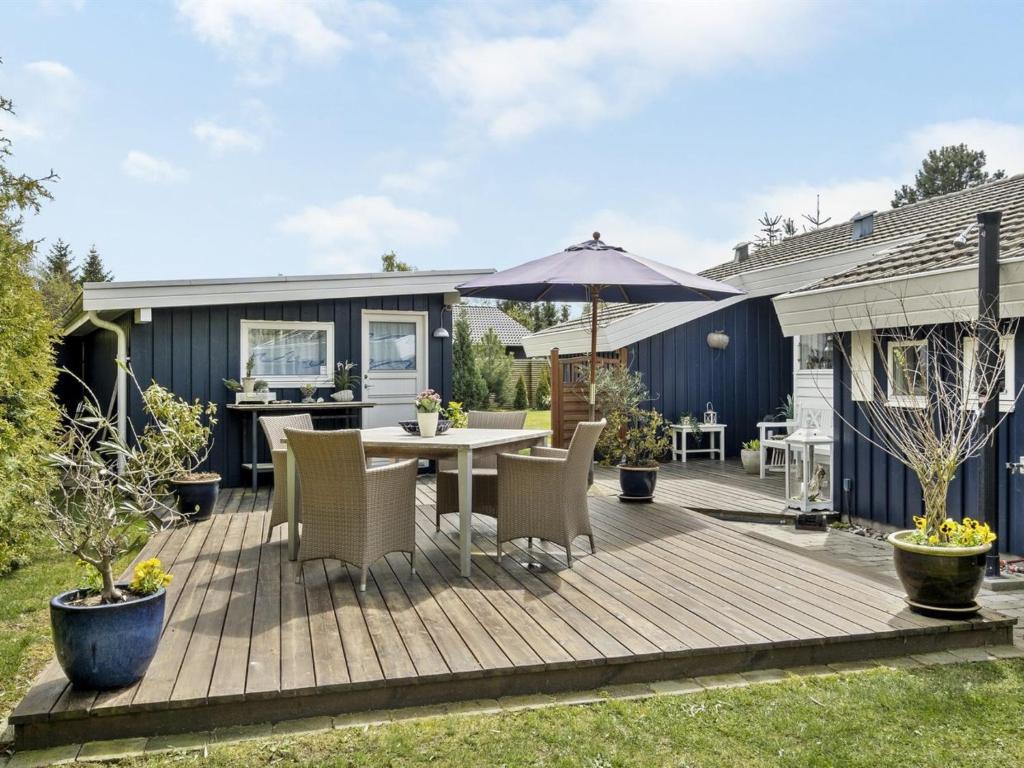 Zahrada ubytování Holiday Home Frithlef - 900m from the sea by Interhome