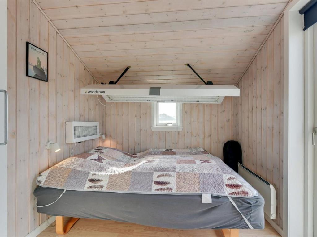 Postel nebo postele na pokoji v ubytování Holiday Home Naia - 200m from the sea by Interhome