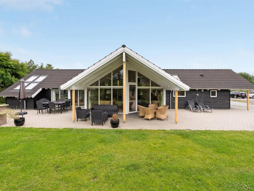Zahrada ubytování Holiday Home Harek - 800m from the sea by Interhome