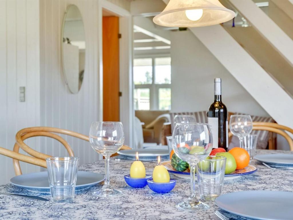 Nápoje v ubytování Holiday Home Inra - 400m from the sea by Interhome