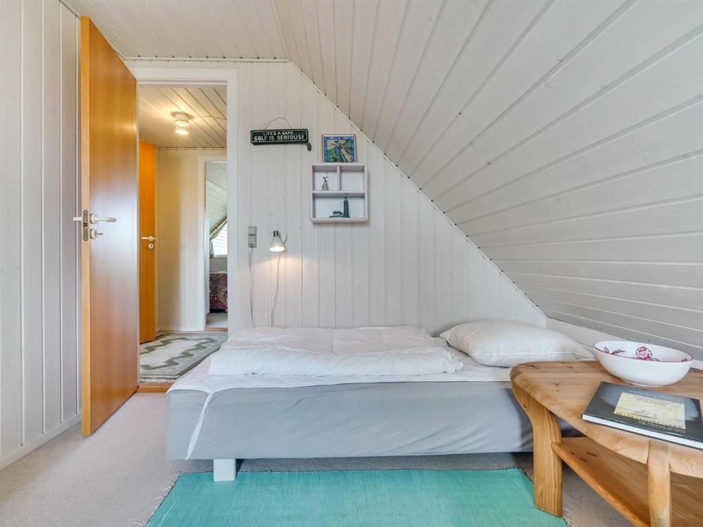 Postel nebo postele na pokoji v ubytování Holiday Home Inra - 400m from the sea by Interhome