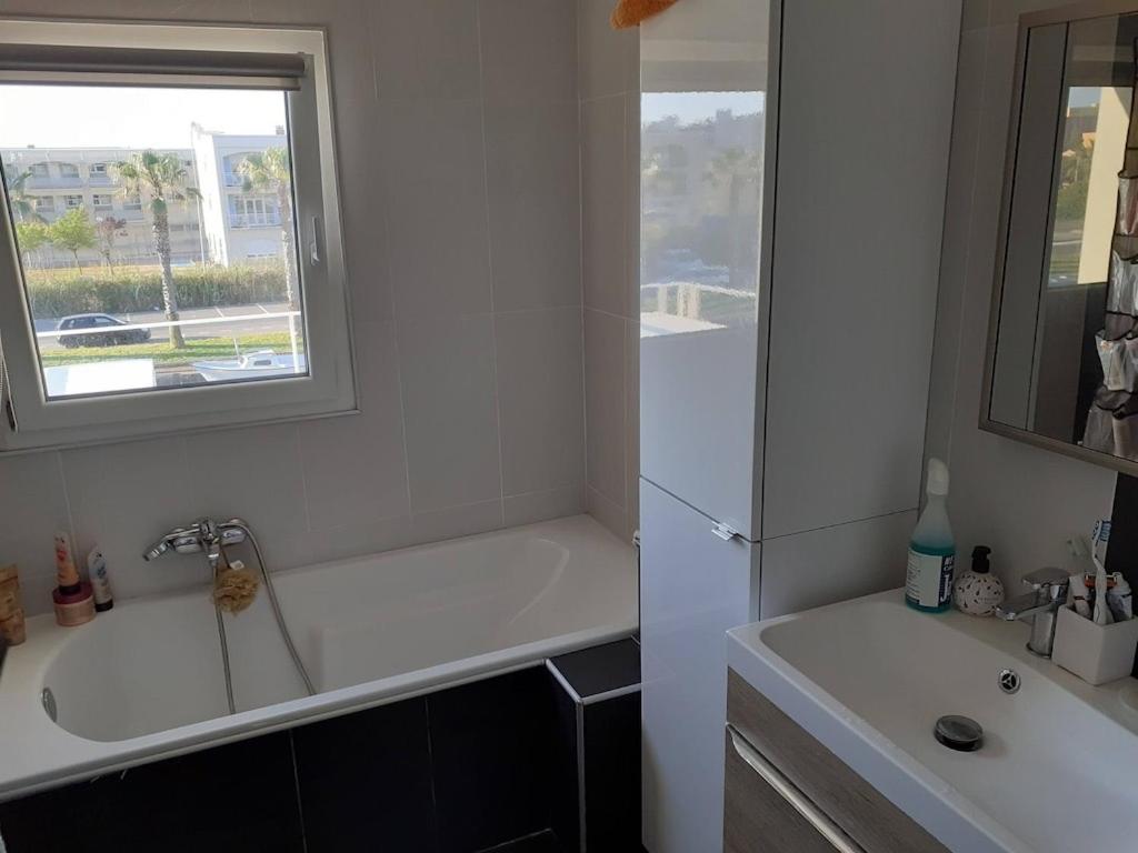 Fotografia z galérie ubytovania Loue Palavas Maison 160m2 avec piscine chauffée et jacuzzi à 2 pas de la plage et du centre ville v destinácii Palavas-les-Flots