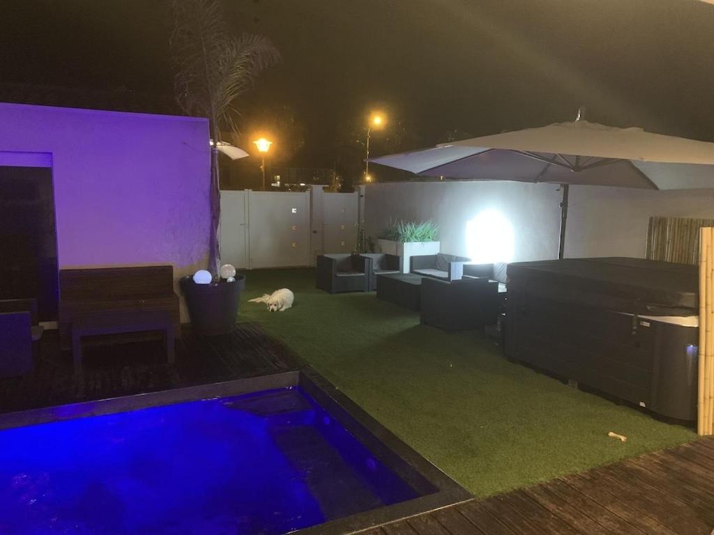 Fotografia z galérie ubytovania Loue Palavas Maison 160m2 avec piscine chauffée et jacuzzi à 2 pas de la plage et du centre ville v destinácii Palavas-les-Flots