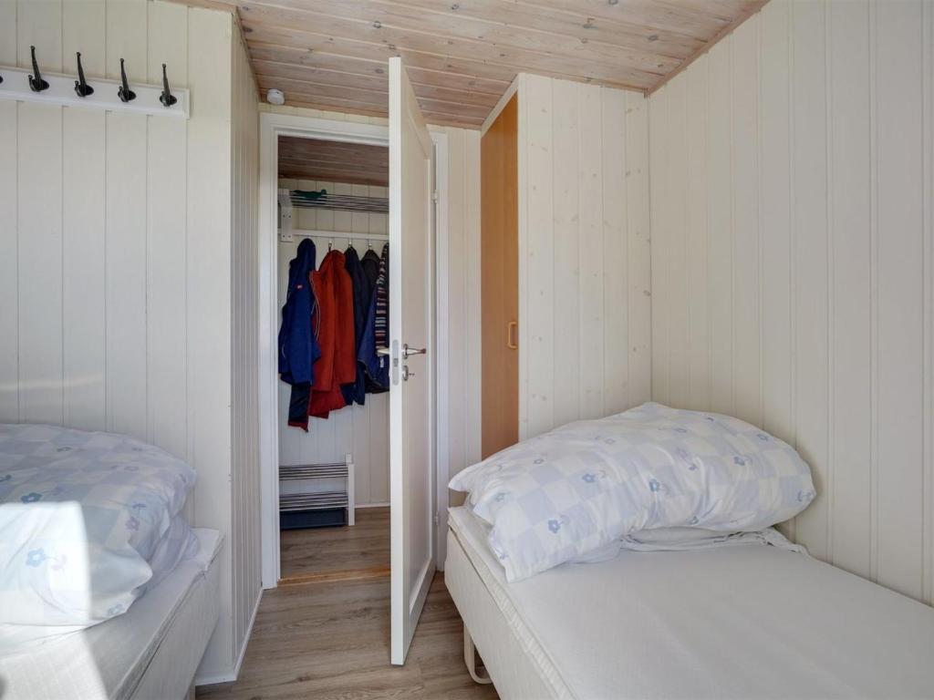 Postel nebo postele na pokoji v ubytování Holiday Home Faxi - 100m from the sea by Interhome