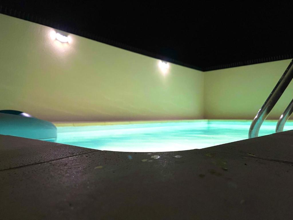 Bazén v ubytování Atico Duplex PARAISO VERA Playa PISCINA PRIVADA nebo v jeho okolí