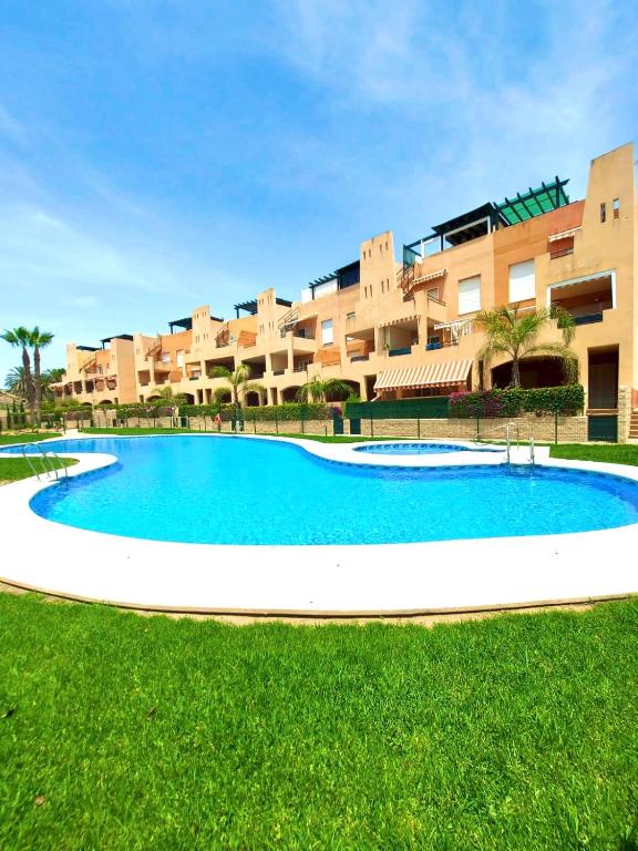 Bazén v ubytování Atico Duplex PARAISO VERA Playa PISCINA PRIVADA nebo v jeho okolí