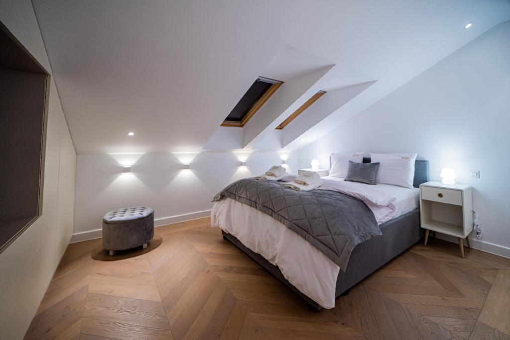 Posteľ alebo postele v izbe v ubytovaní Apartamenty Rynek 7 by Hotel Żywiecki****
