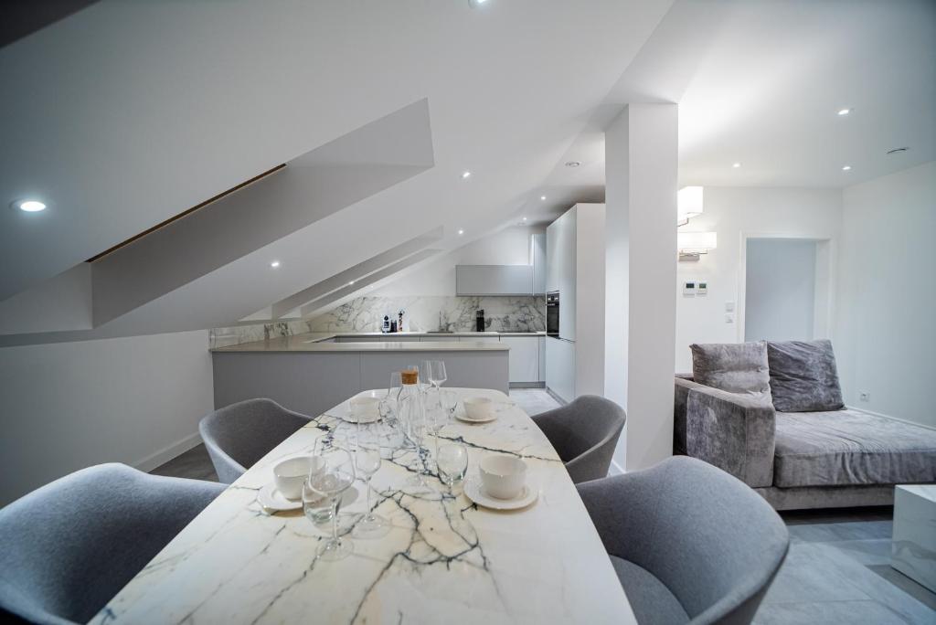 Posedenie v ubytovaní Apartamenty Rynek 7 by Hotel Żywiecki****
