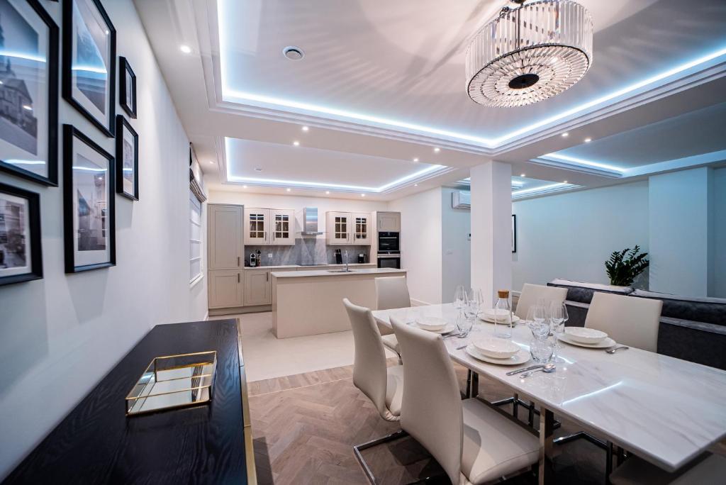 Posedenie v ubytovaní Apartamenty Rynek 7 by Hotel Żywiecki****