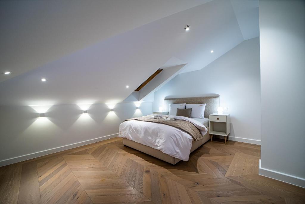 Posteľ alebo postele v izbe v ubytovaní Apartamenty Rynek 7 by Hotel Żywiecki****