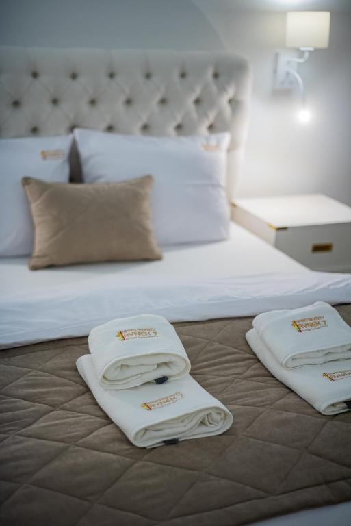 Posteľ alebo postele v izbe v ubytovaní Apartamenty Rynek 7 by Hotel Żywiecki****