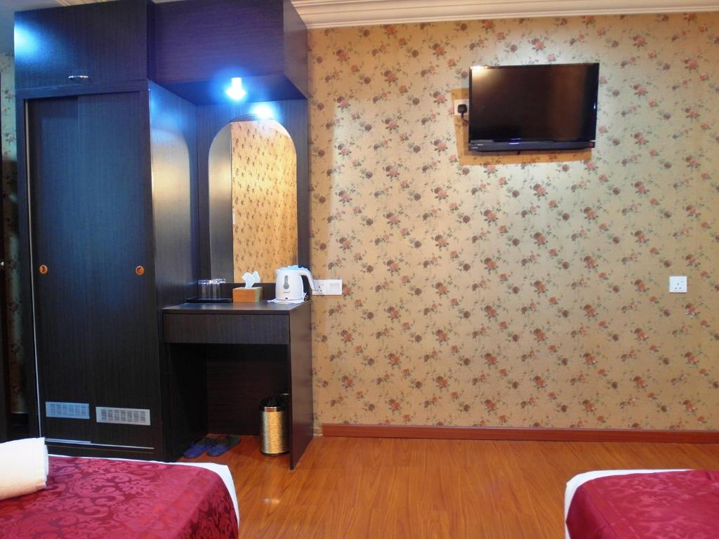 TV a/nebo společenská místnost v ubytování Classic Kinabalu Hotel