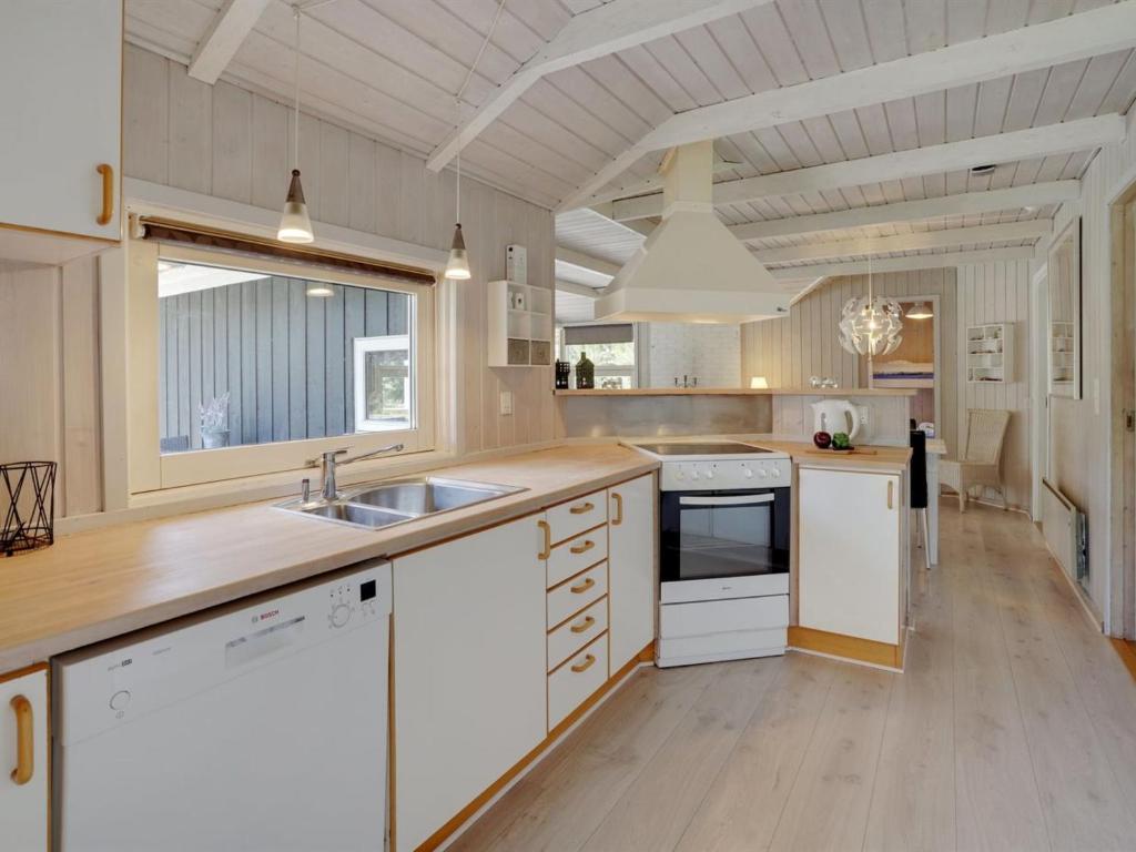 Kuchyň nebo kuchyňský kout v ubytování Holiday Home Lin - 2-9km from the sea by Interhome