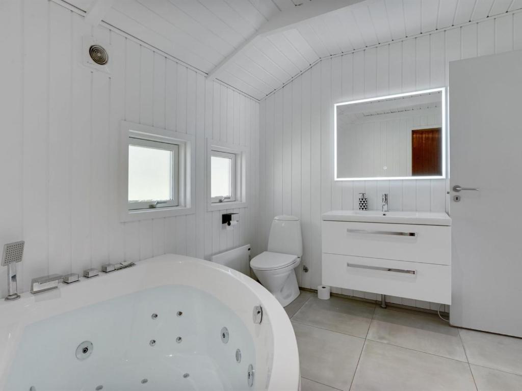 Koupelna v ubytování Holiday Home Lin - 2-9km from the sea by Interhome
